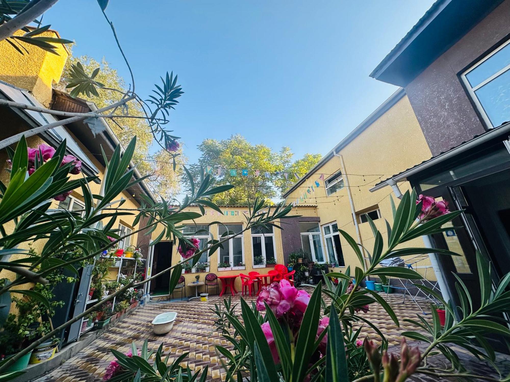 Sweet Home Hostel 비슈케크 외부 사진